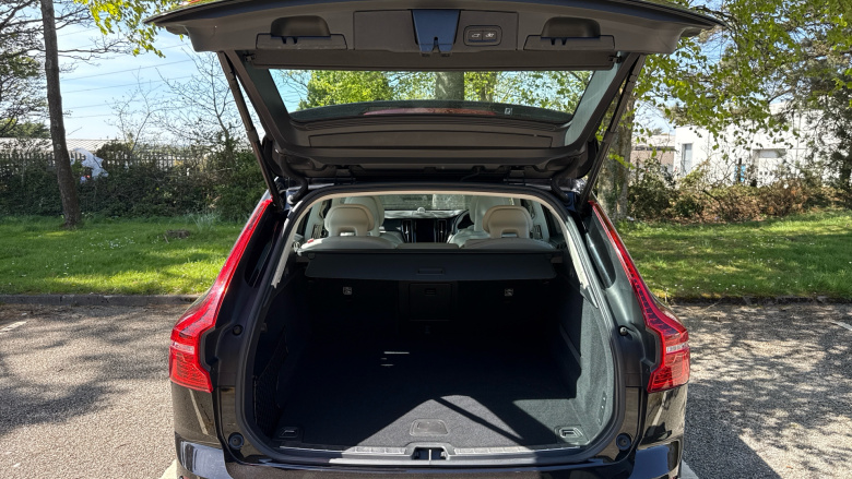 Volvo Xc60 2.0 D5 PowerPulse Inscription Pro 5dr AWD G tronic Diesel Estate